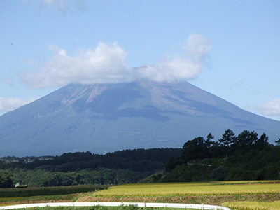 岩手山を望む